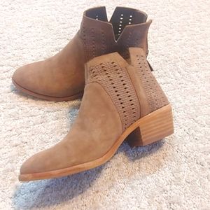 Vince Camuto low boots light brown/tan (worn once)